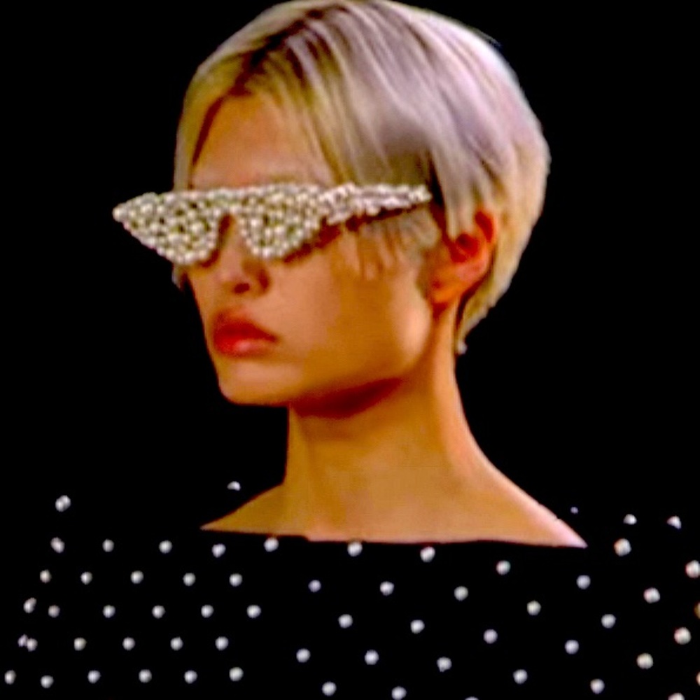 Glam glasses 👓 rhinestone, pearls, ombré you name it…I have it! Look no further